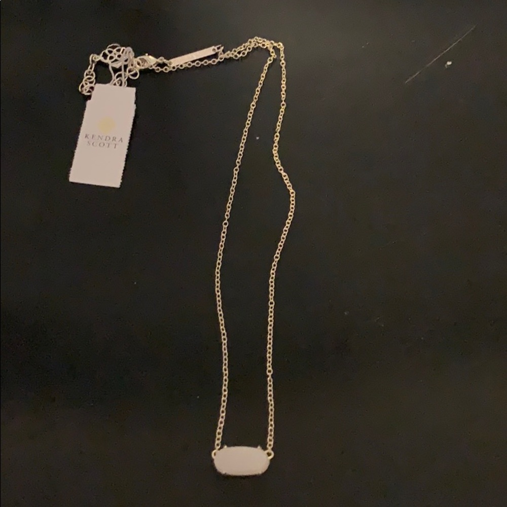 Kendra Scott necklace